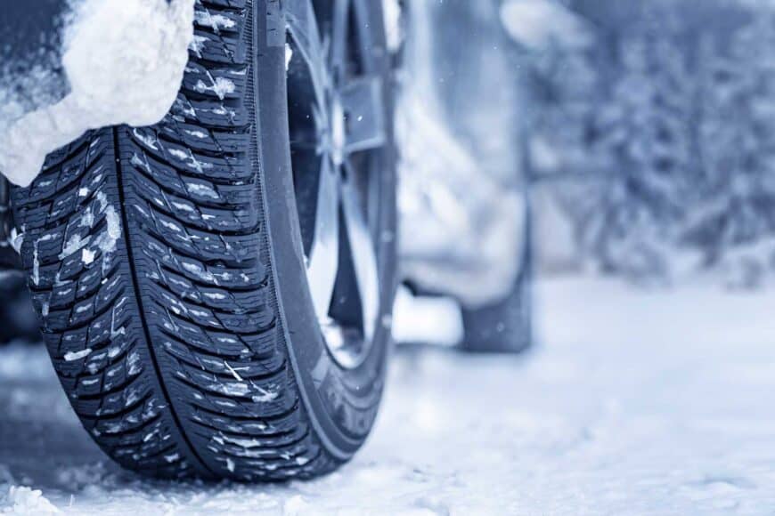 Les pneus d’hiver : votre sécurité avant tout sur les routes lyonnaise